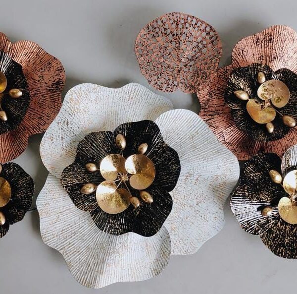 Metal wall flower décor